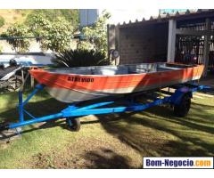 Barco alumínio com motor e carreta rodoviária